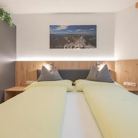 Haus Markus Strolz B&B 장크트안톤암아를베르크