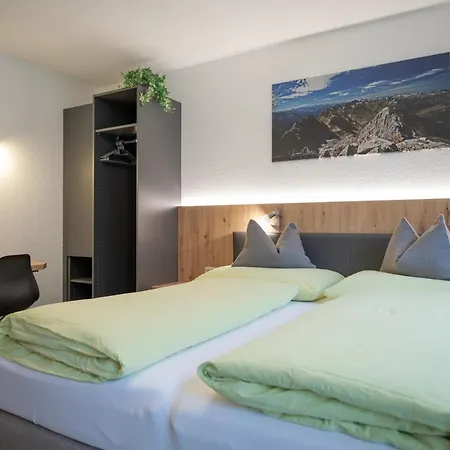 Haus Markus Strolz Bed & Breakfast