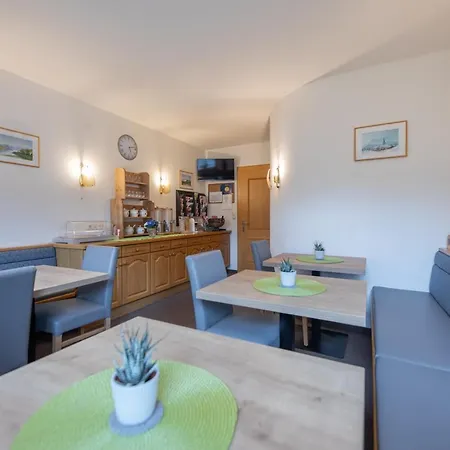 Haus Markus Strolz Bed & Breakfast 3*